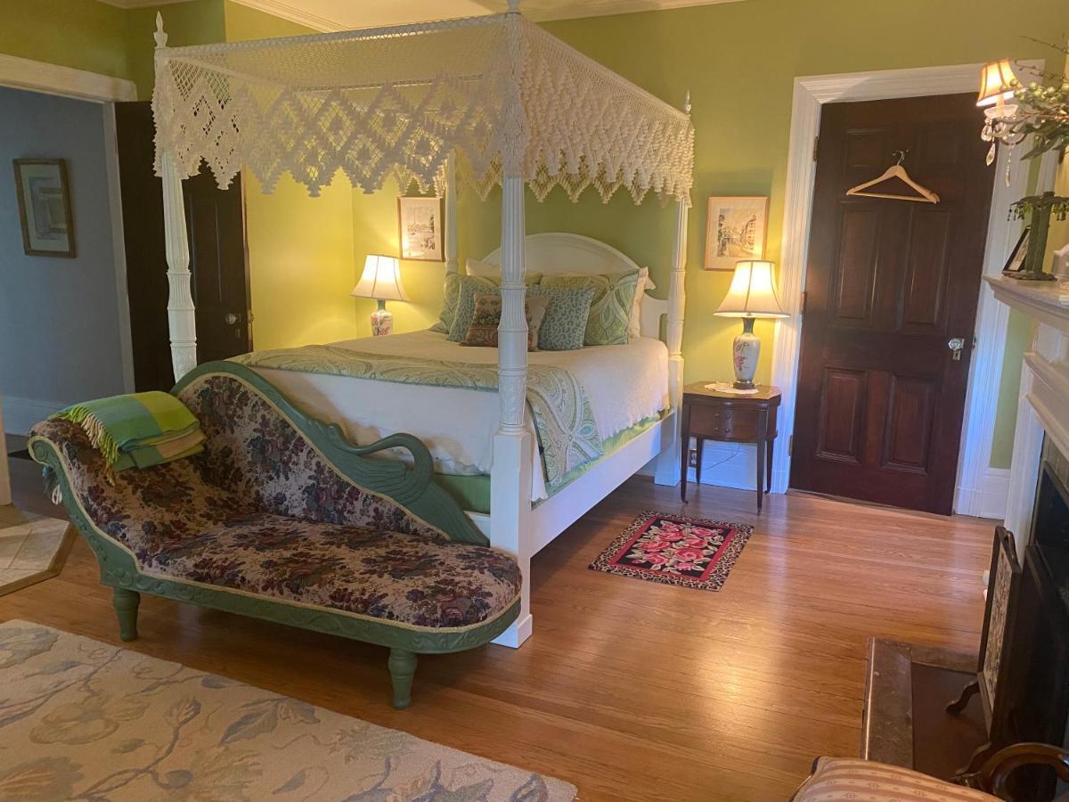 Montrose Inn ベルビル エクステリア 写真