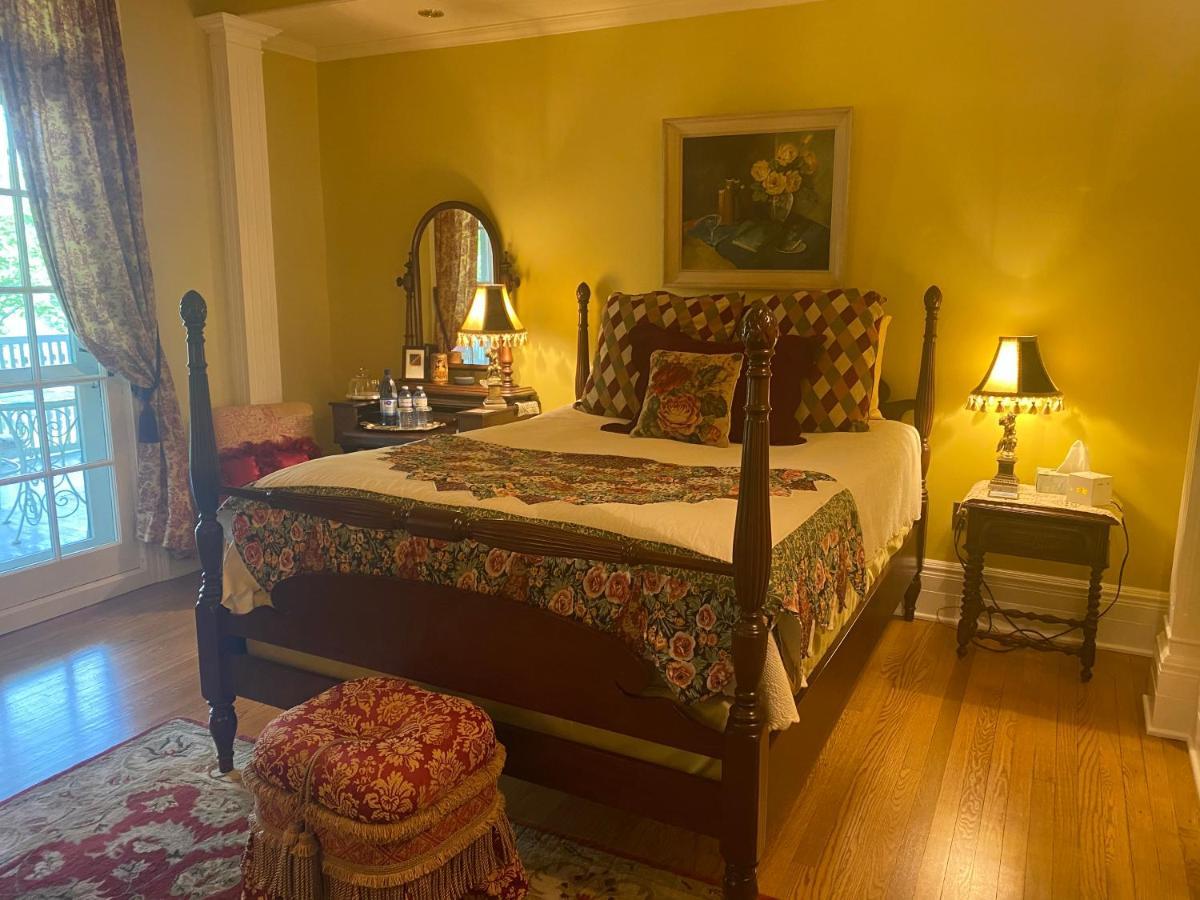 Montrose Inn ベルビル エクステリア 写真