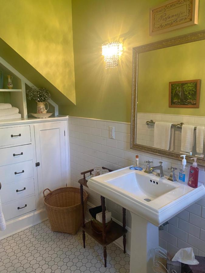 Montrose Inn ベルビル エクステリア 写真