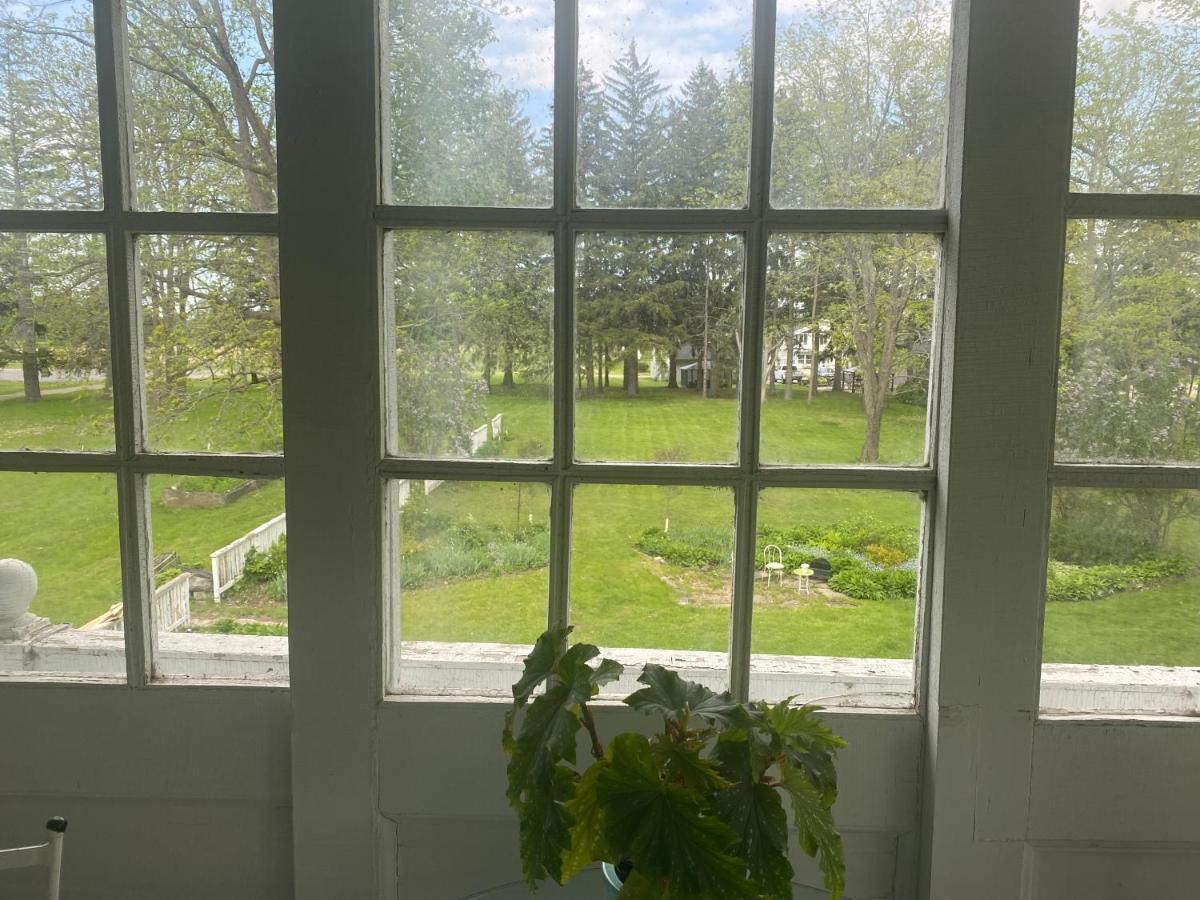 Montrose Inn ベルビル エクステリア 写真