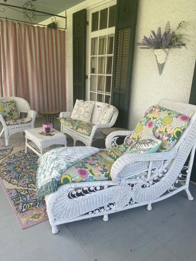 Montrose Inn ベルビル エクステリア 写真