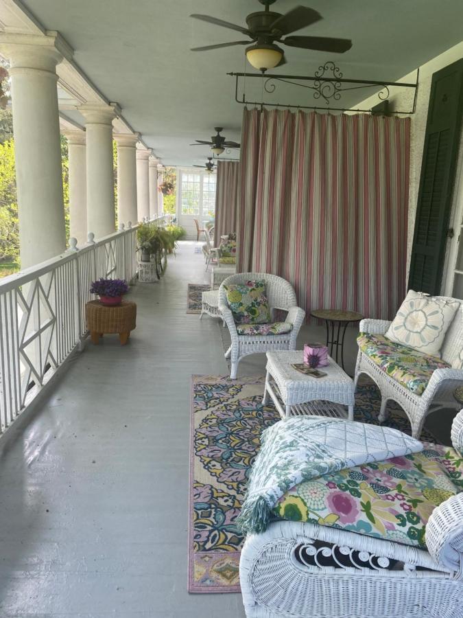 Montrose Inn ベルビル エクステリア 写真