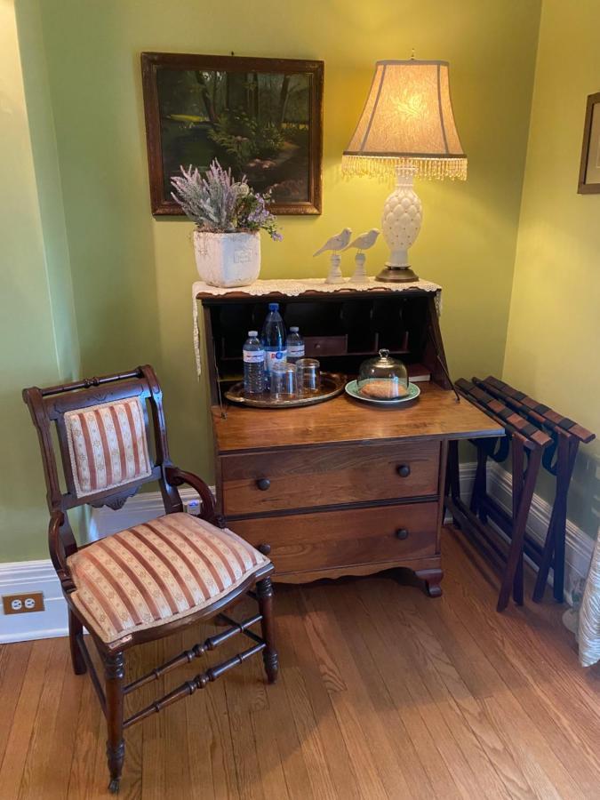 Montrose Inn ベルビル エクステリア 写真