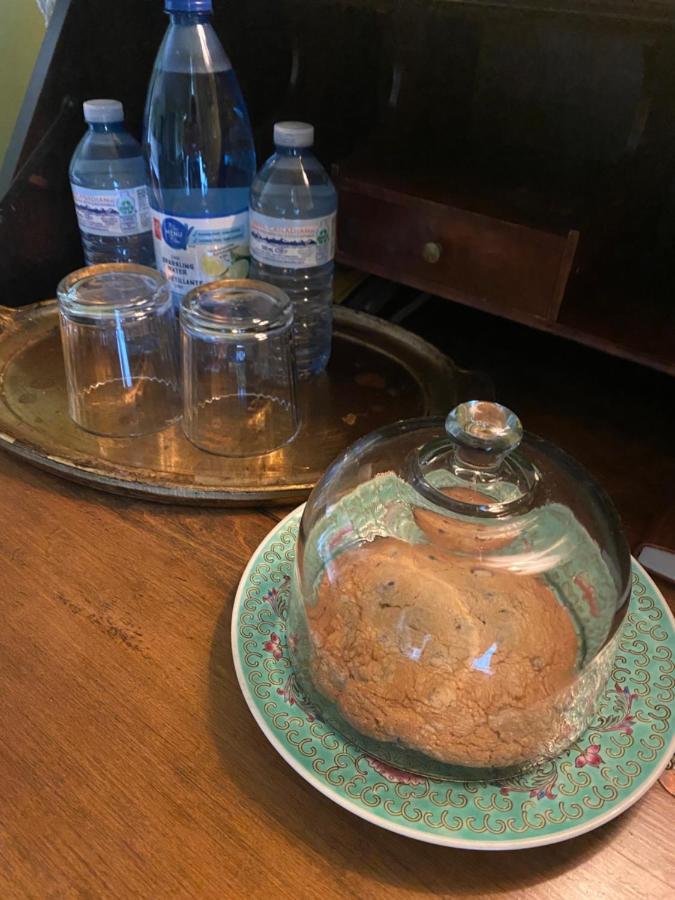 Montrose Inn ベルビル エクステリア 写真