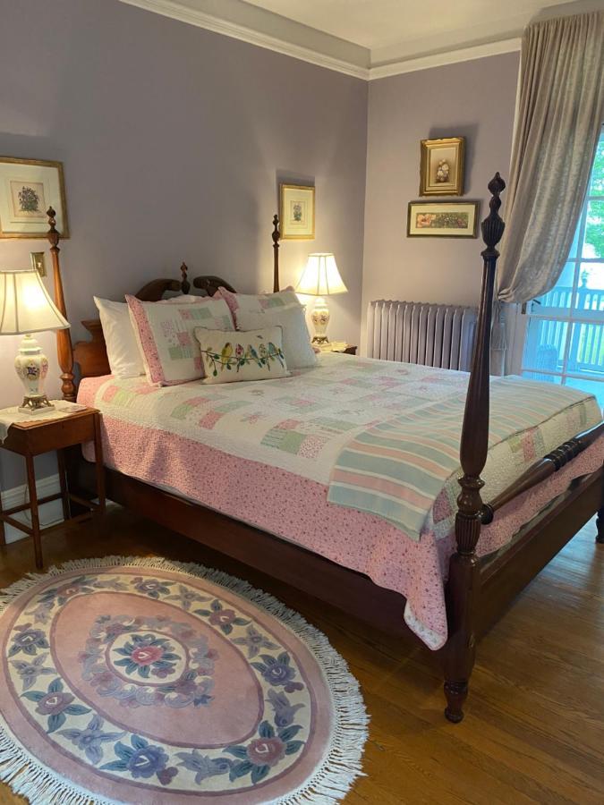 Montrose Inn ベルビル エクステリア 写真
