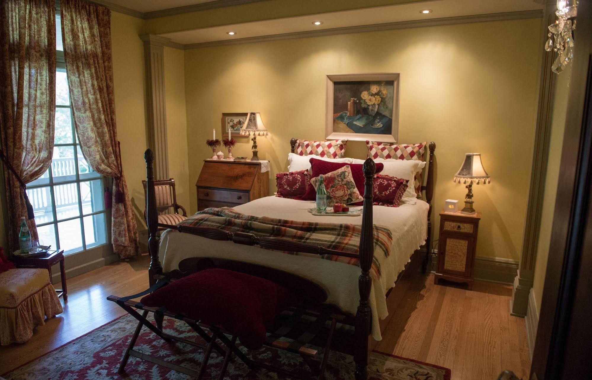 Montrose Inn ベルビル エクステリア 写真