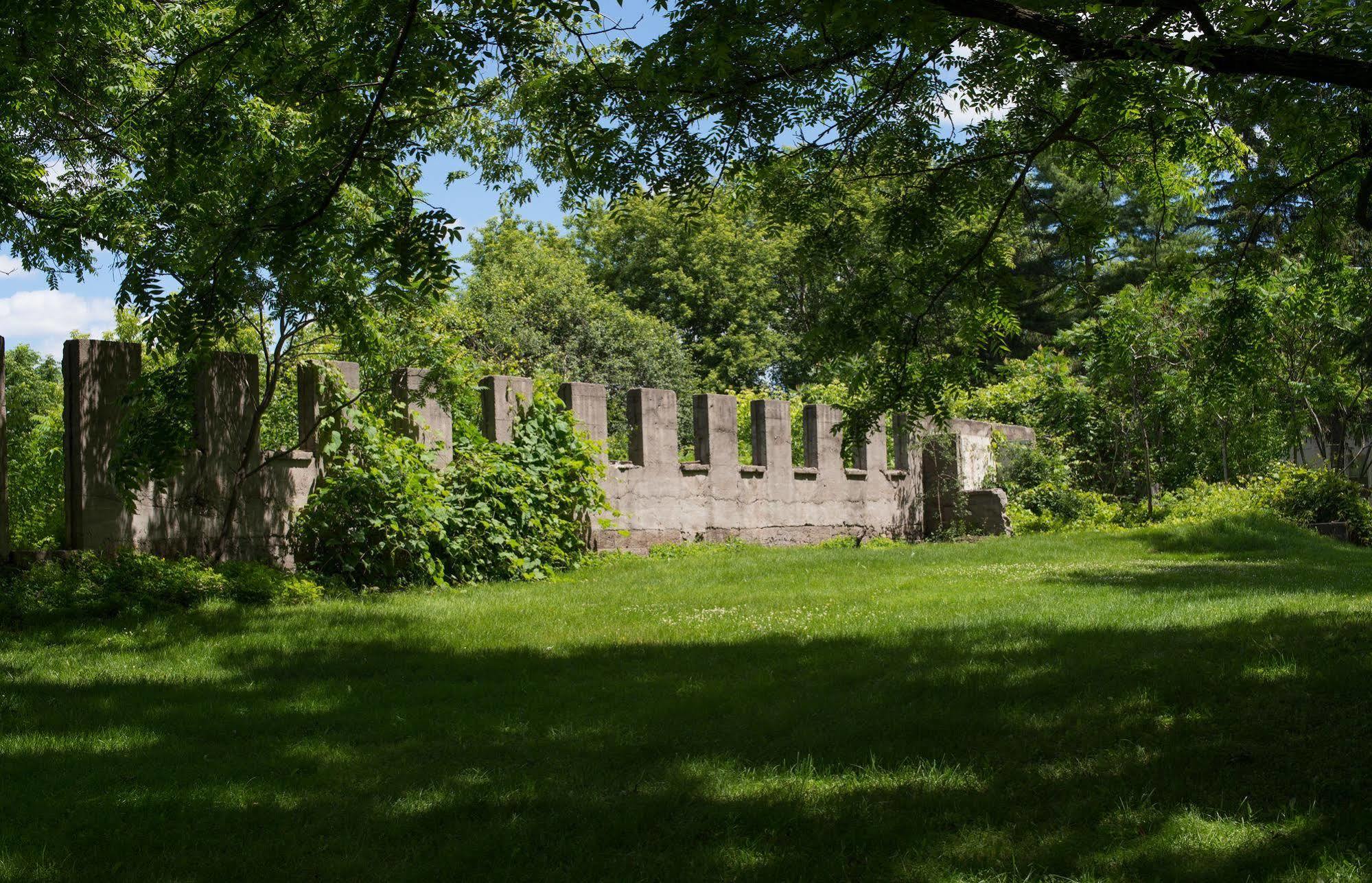Montrose Inn ベルビル エクステリア 写真